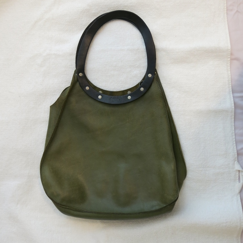 Dean. B09 Teardrop Leather Bag in Green with black handles